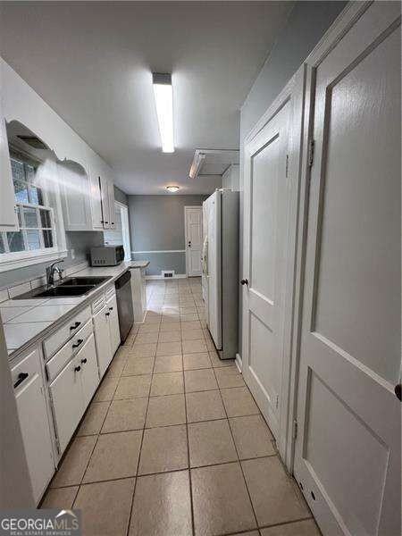 2042 E Roxboro Rd Ne - Photo 6 of 25