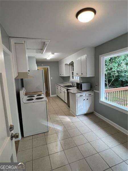 2042 E Roxboro Rd Ne - Photo 7 of 25