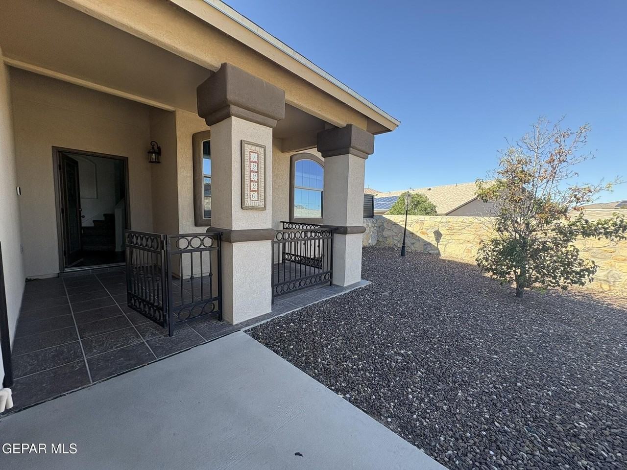 12220 Branell Ln - Photo 4 of 45