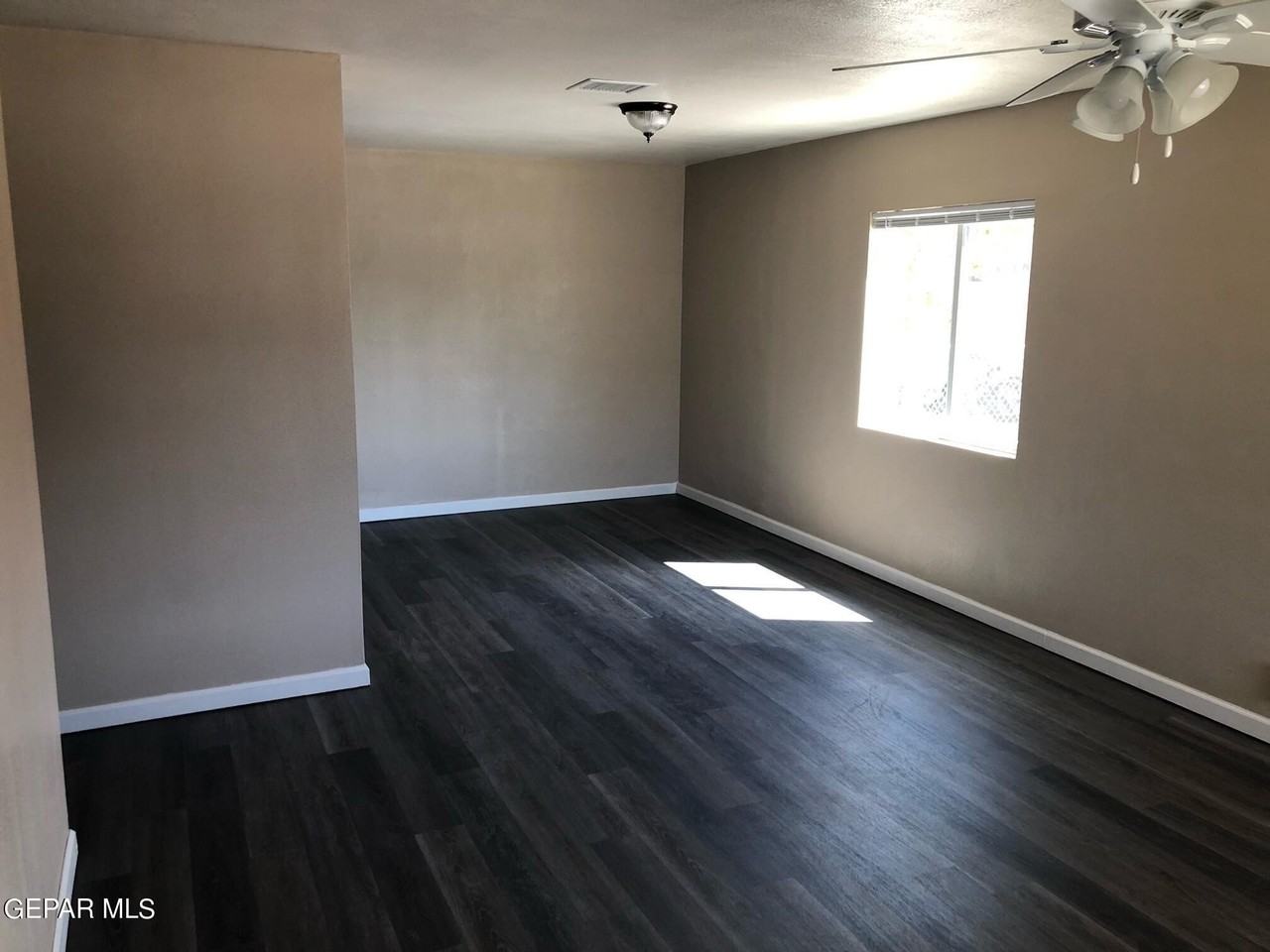 8420 Mount Whitney Dr - Photo 3 of 16