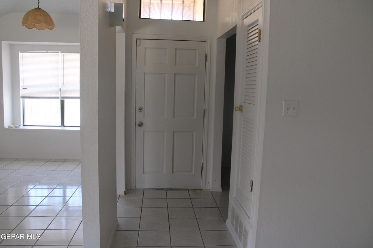 1694 Leroy Bonse Dr - Photo 2 of 25