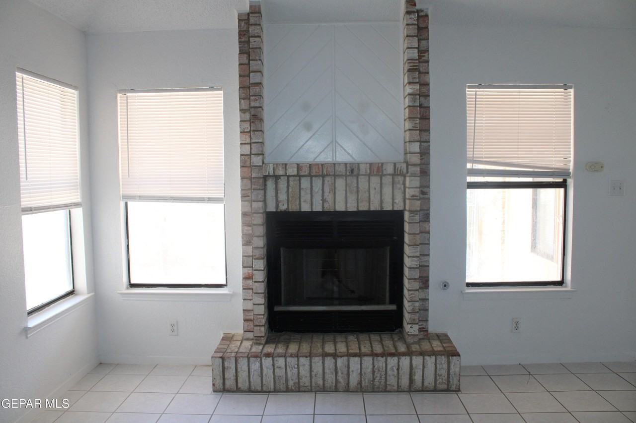 1694 Leroy Bonse Dr - Photo 4 of 25