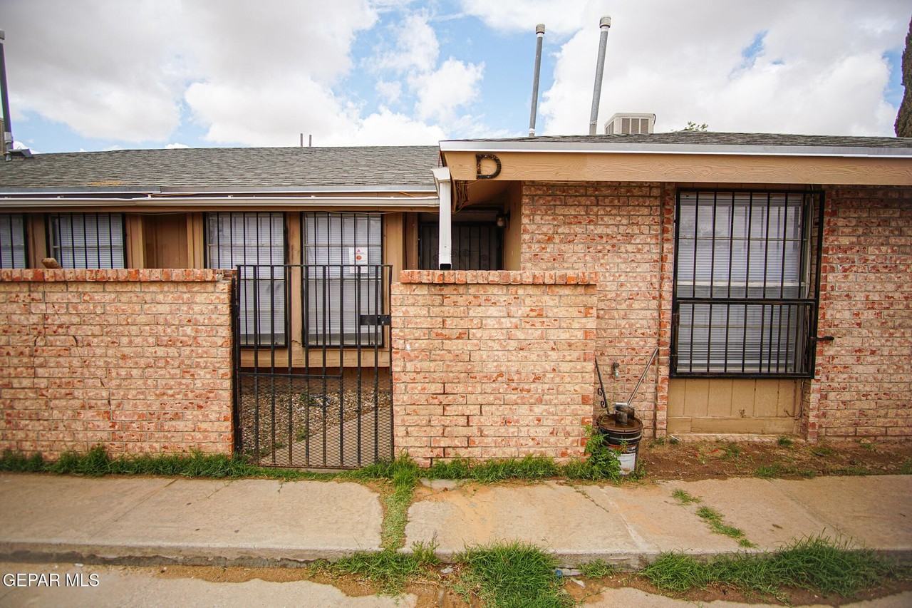 10007 Caribou Dr #D - Photo 2 of 17