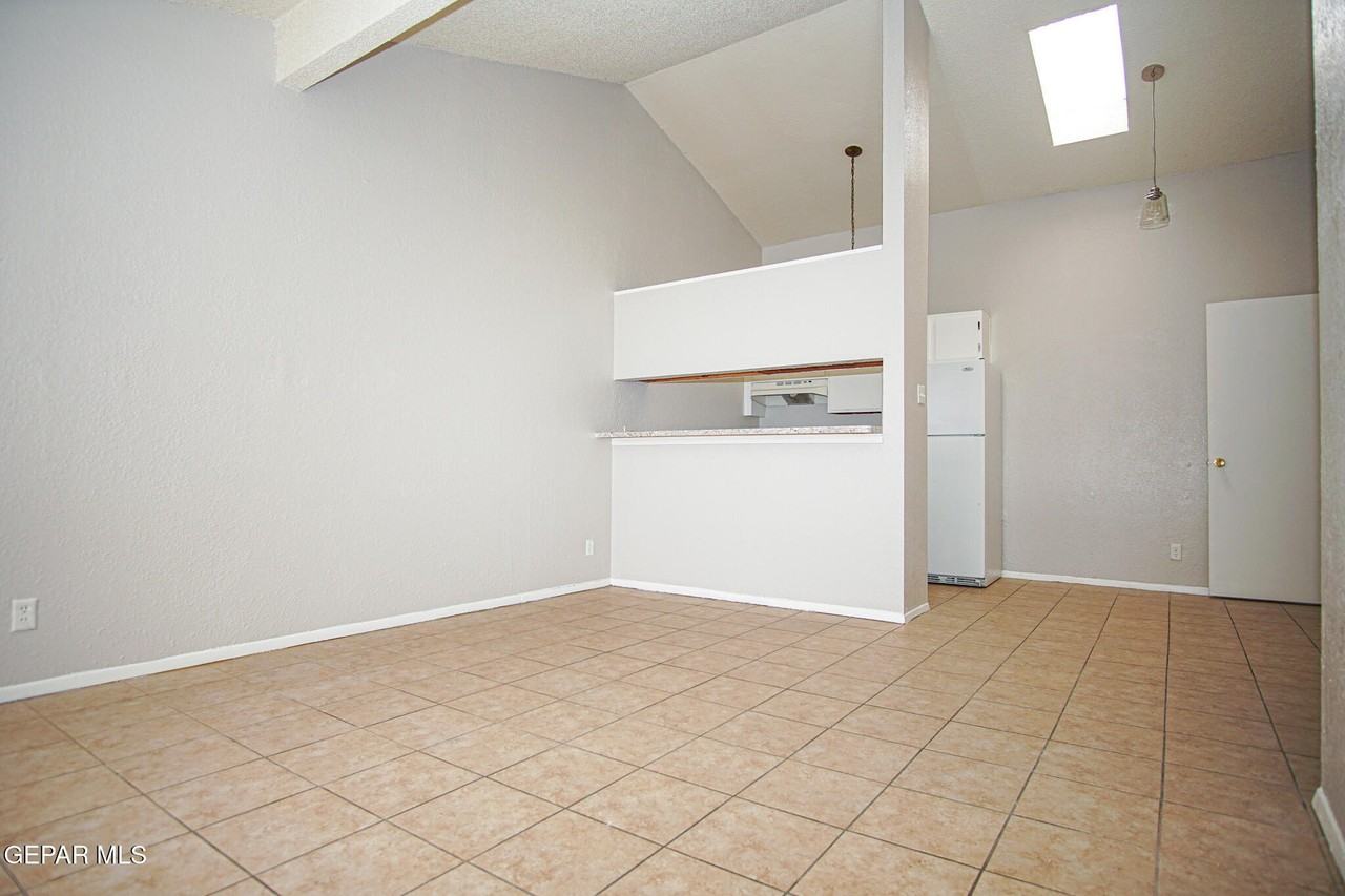 10007 Caribou Dr #D - Photo 4 of 17