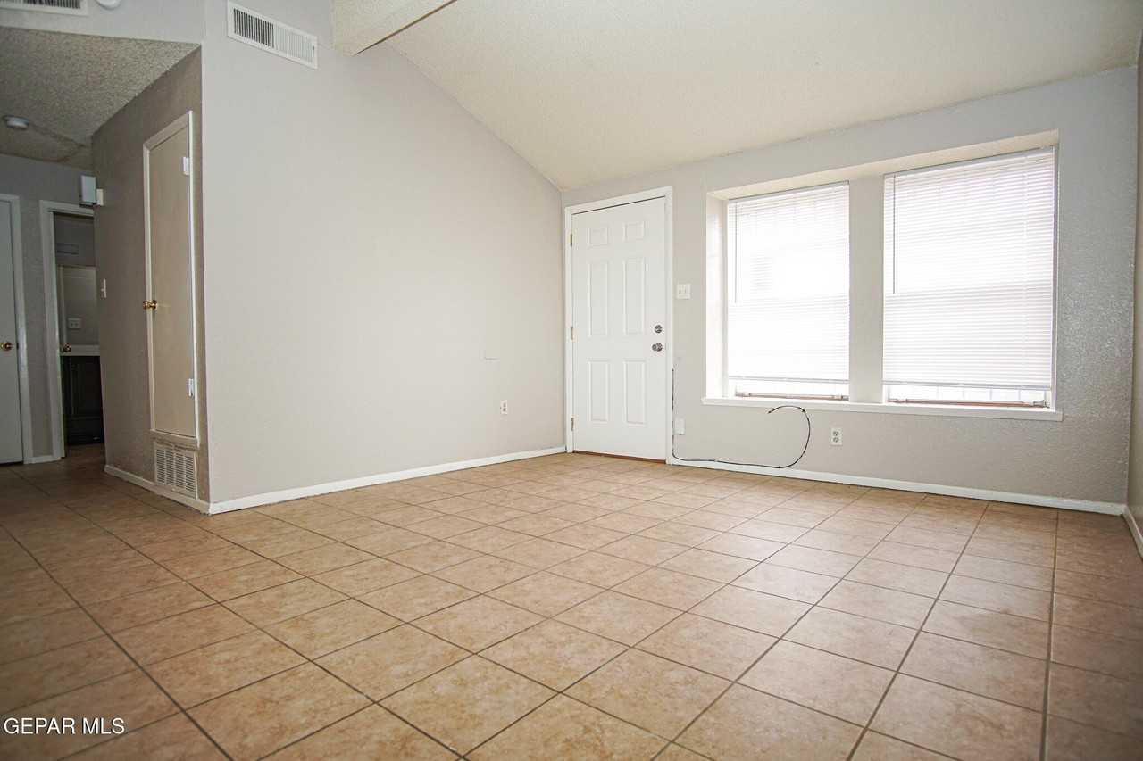 10007 Caribou Dr #D - Photo 5 of 17