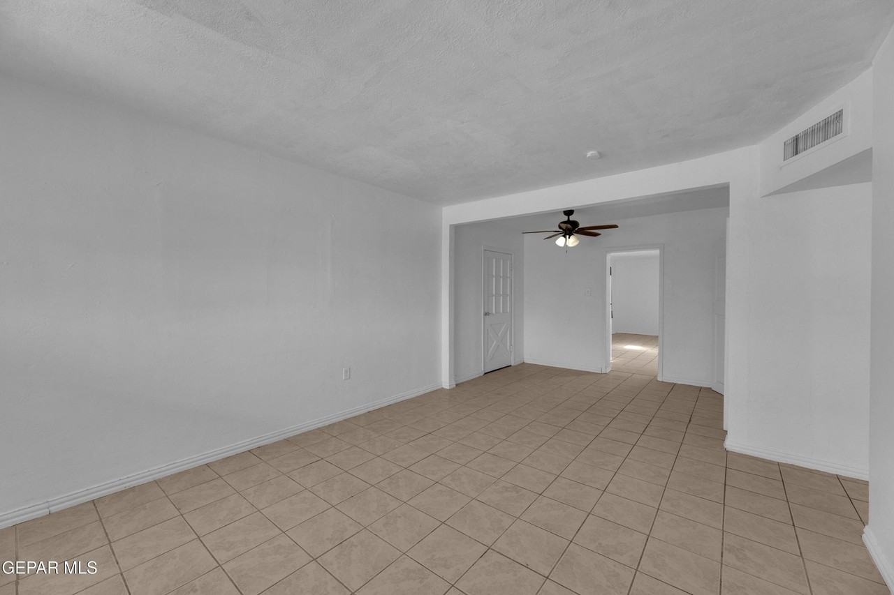 4945 Sierra Madre Dr - Photo 4 of 31
