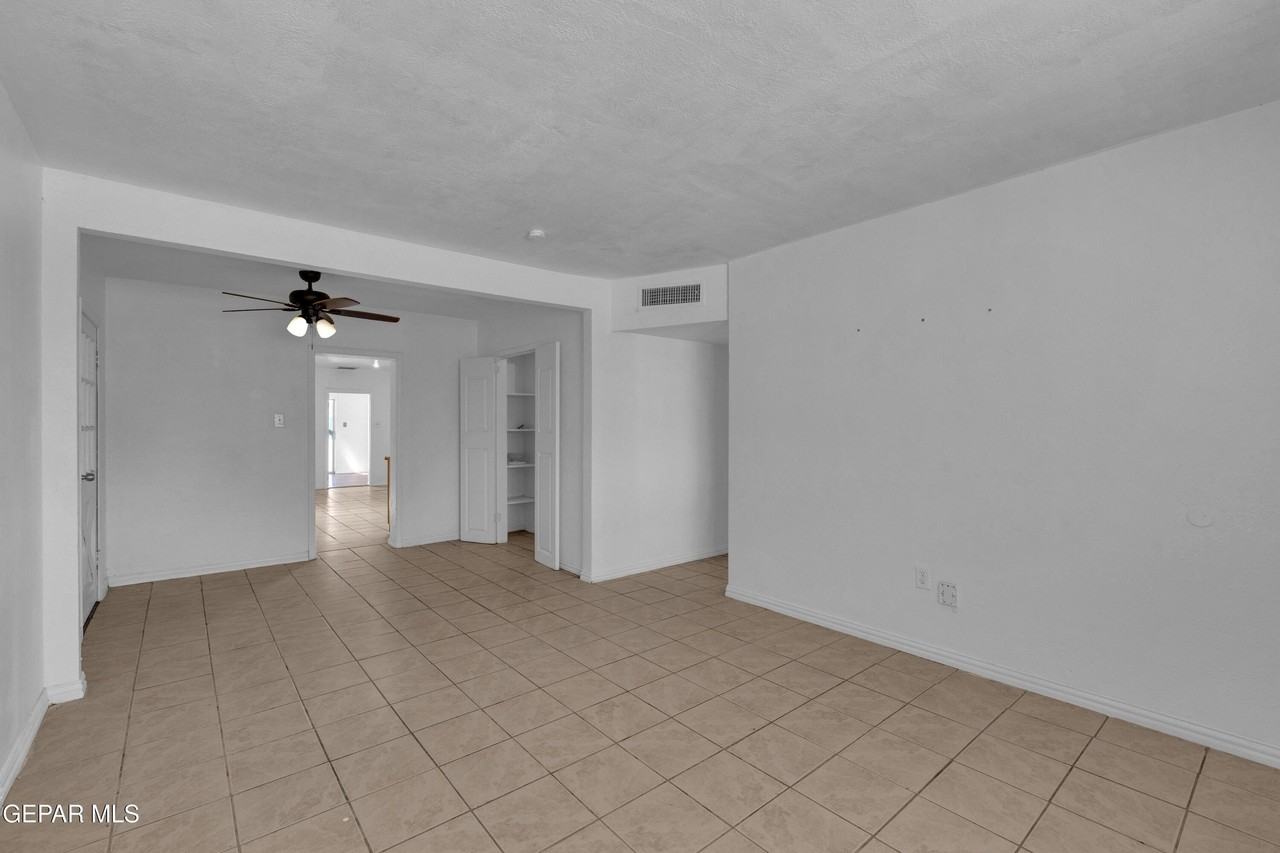 4945 Sierra Madre Dr - Photo 5 of 31