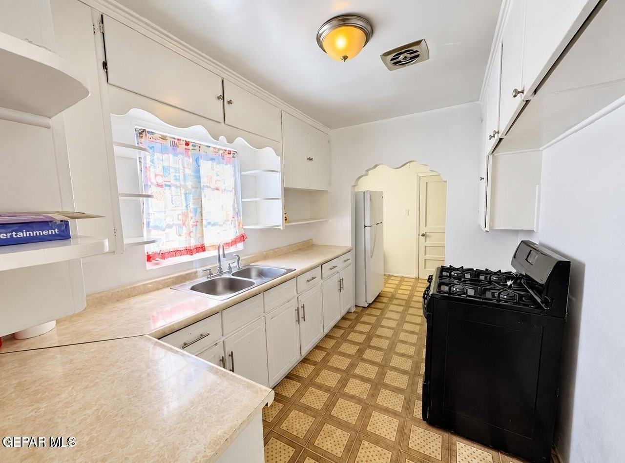 1331 Cincinnati Ave - Photo 5 of 17