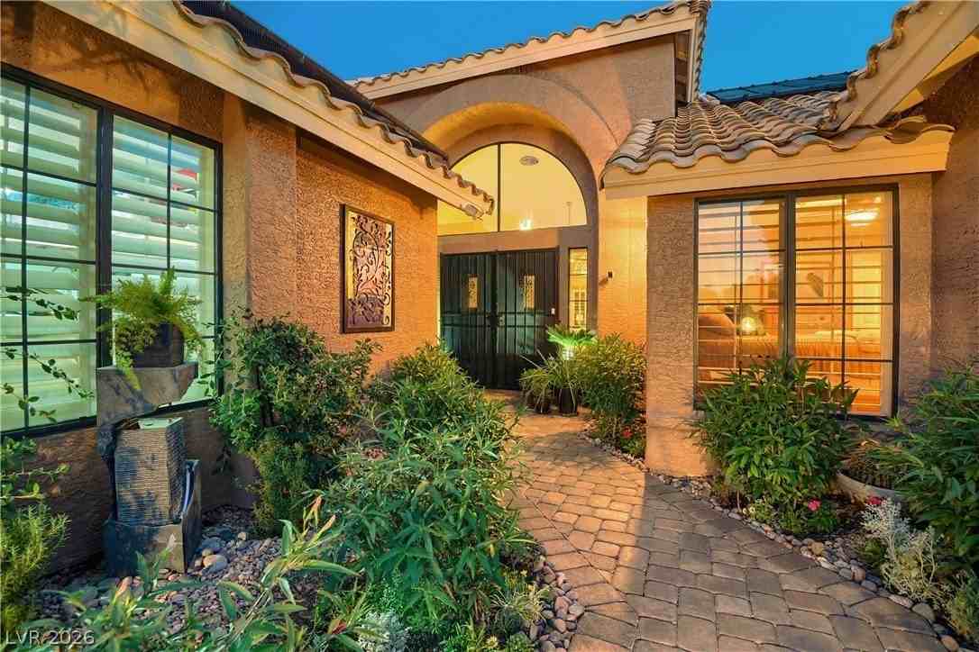 10005 Mahogany Grove Ln - Photo 3 of 50
