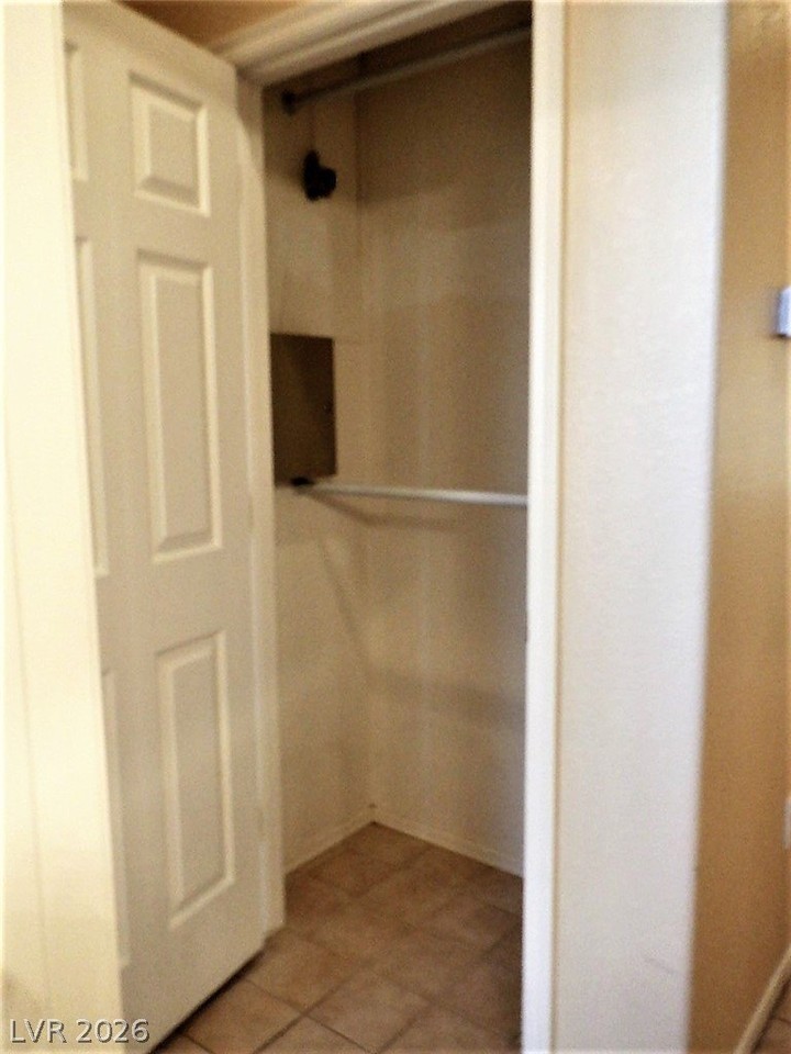 10401 Willamette Pl - Photo 4 of 21