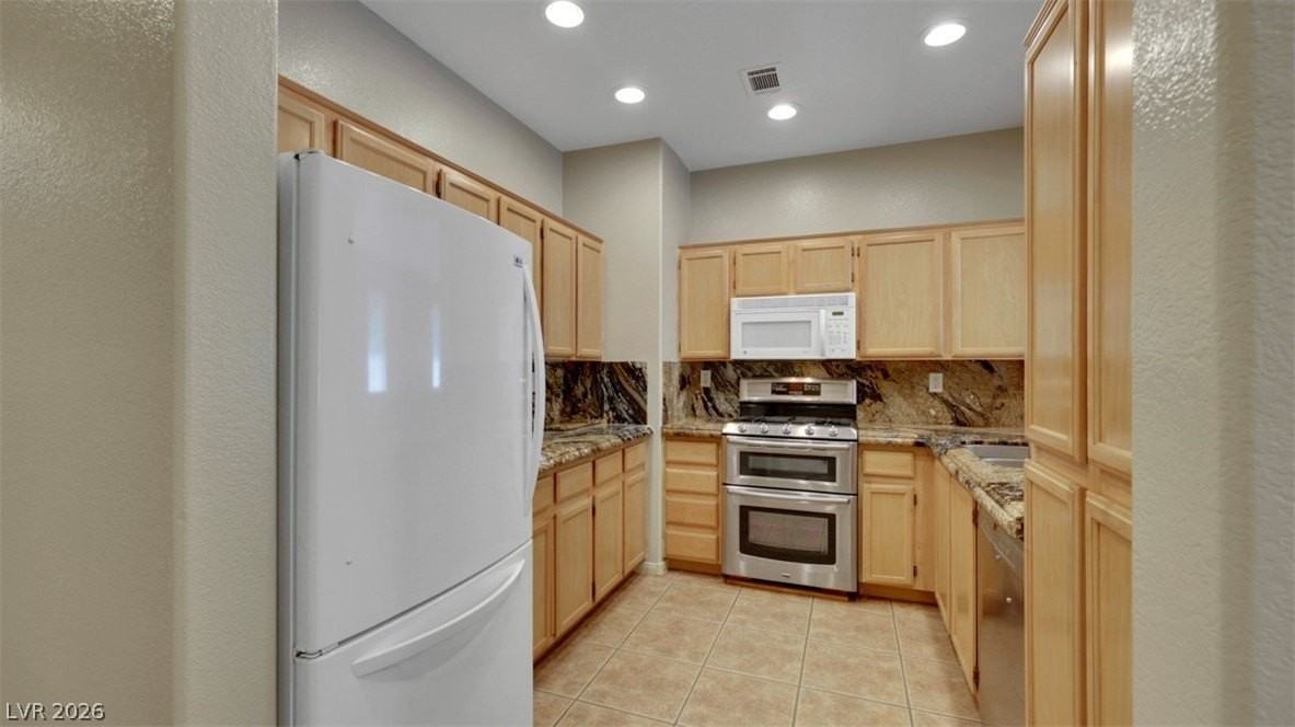 3925 Palm Beach St #201 - Photo 6 of 18