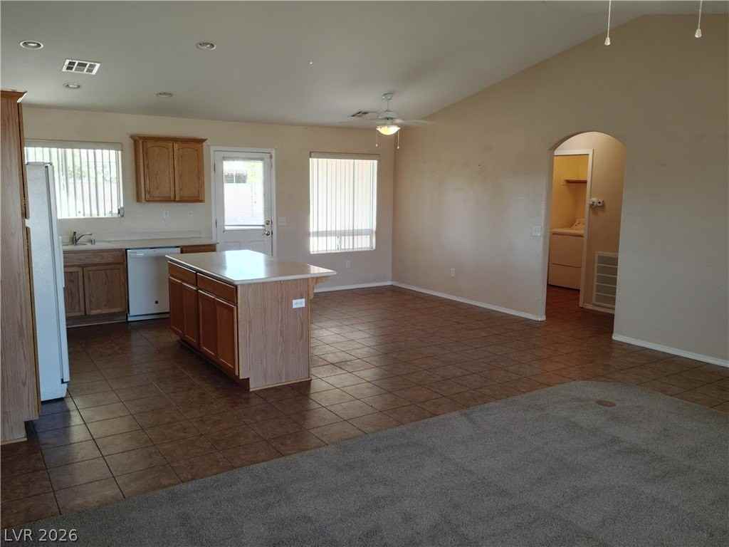 811 Kansas St - Photo 2 of 22