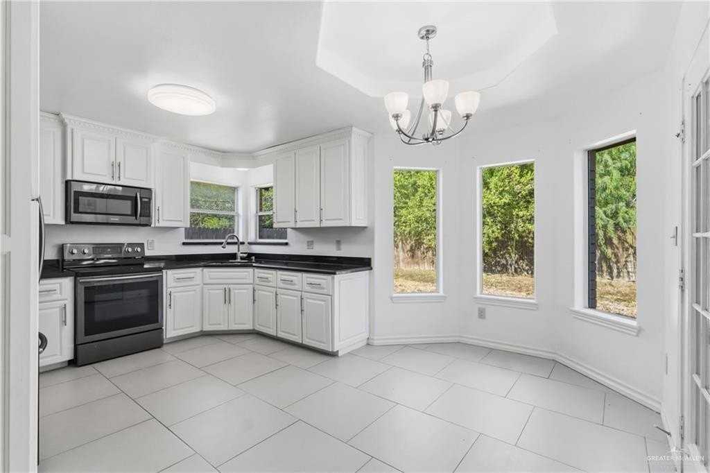 555 Greystone Cir - Photo 5 of 19