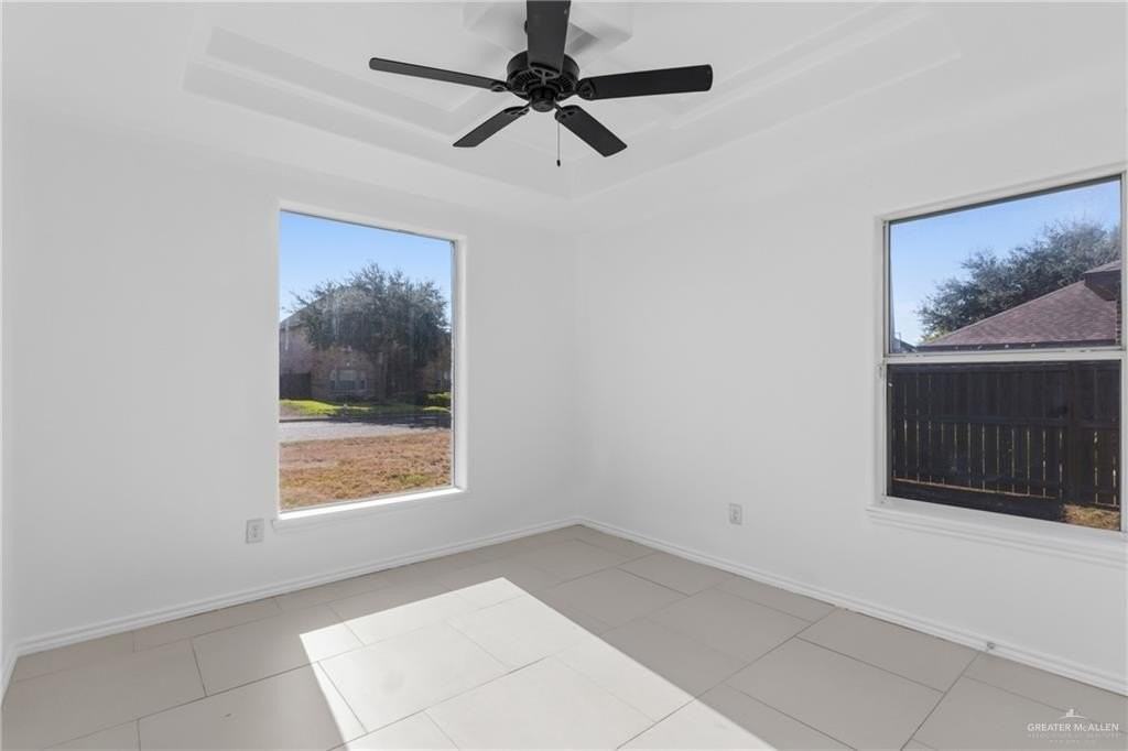 555 Greystone Cir - Photo 7 of 19