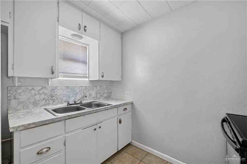1120 Valley View Dr #A3 - Photo 4 of 15