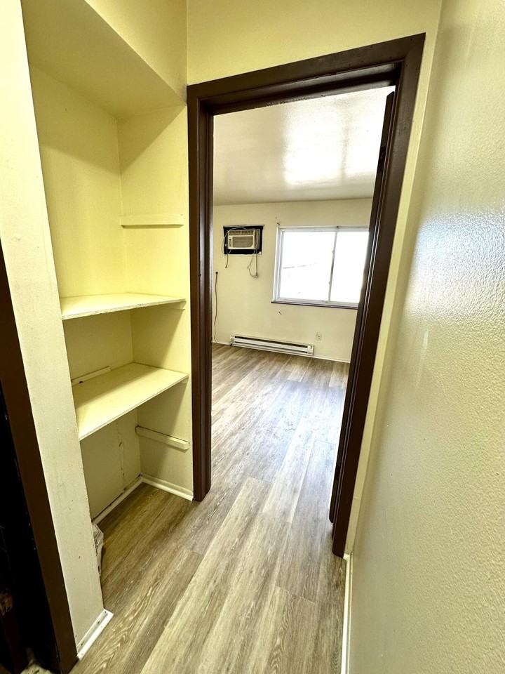 9730 Wyoming St - Photo 6 of 14