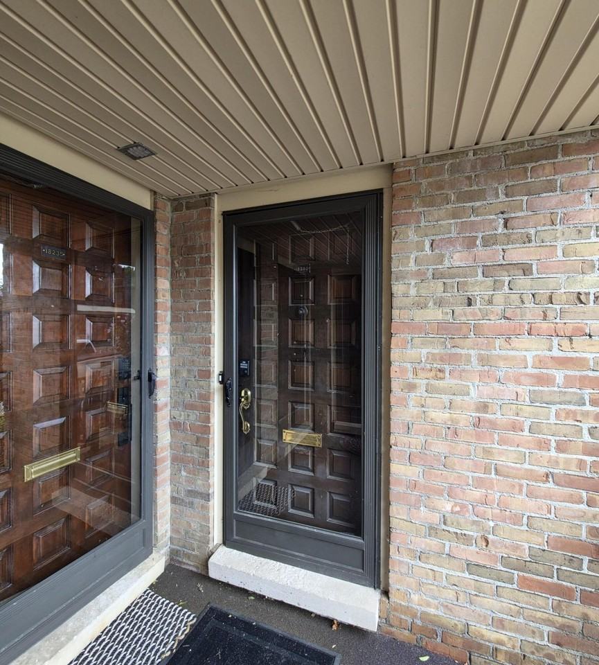 18233 University Park Dr - Photo 2 of 35