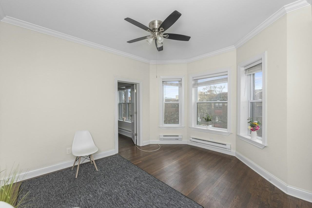 917 West Waveland Avenue, Unit 1A - Photo 7 of 8