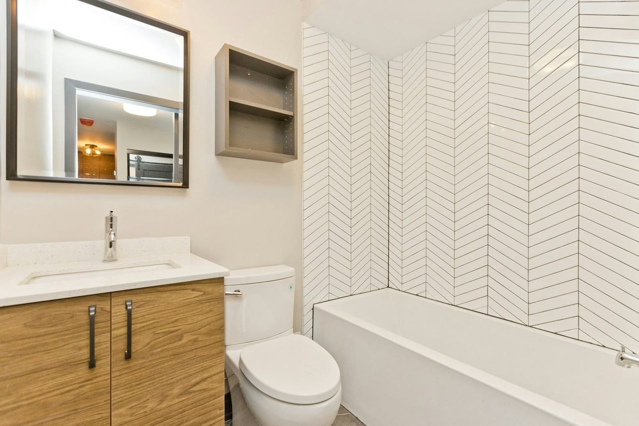 512 West Wrightwood Avenue, Unit 2D - Photo 6 of 8