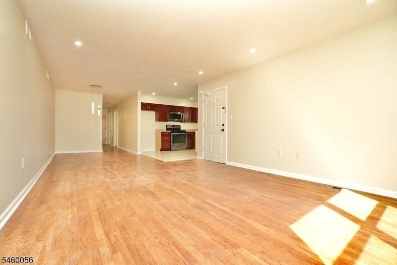 63 Seymour Ave Apt 1st #1 - Photo 4 of 18