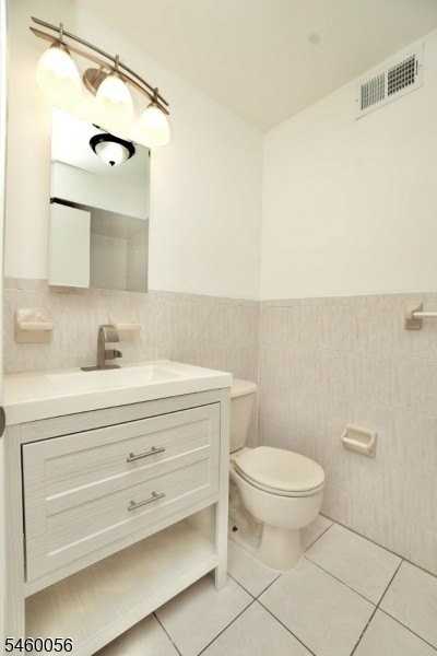 63 Seymour Ave Apt 1st #1 - Photo 7 of 18