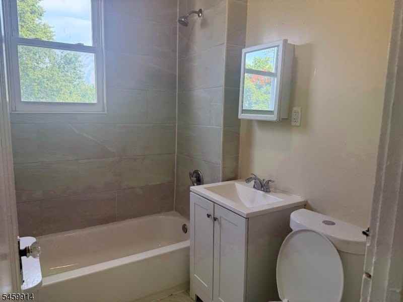 103 Sanford Pl #2L - Photo 6 of 11