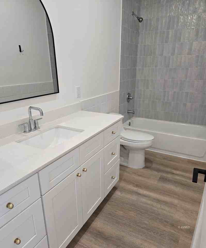 4184 W 11th St #B - Photo 6 of 10