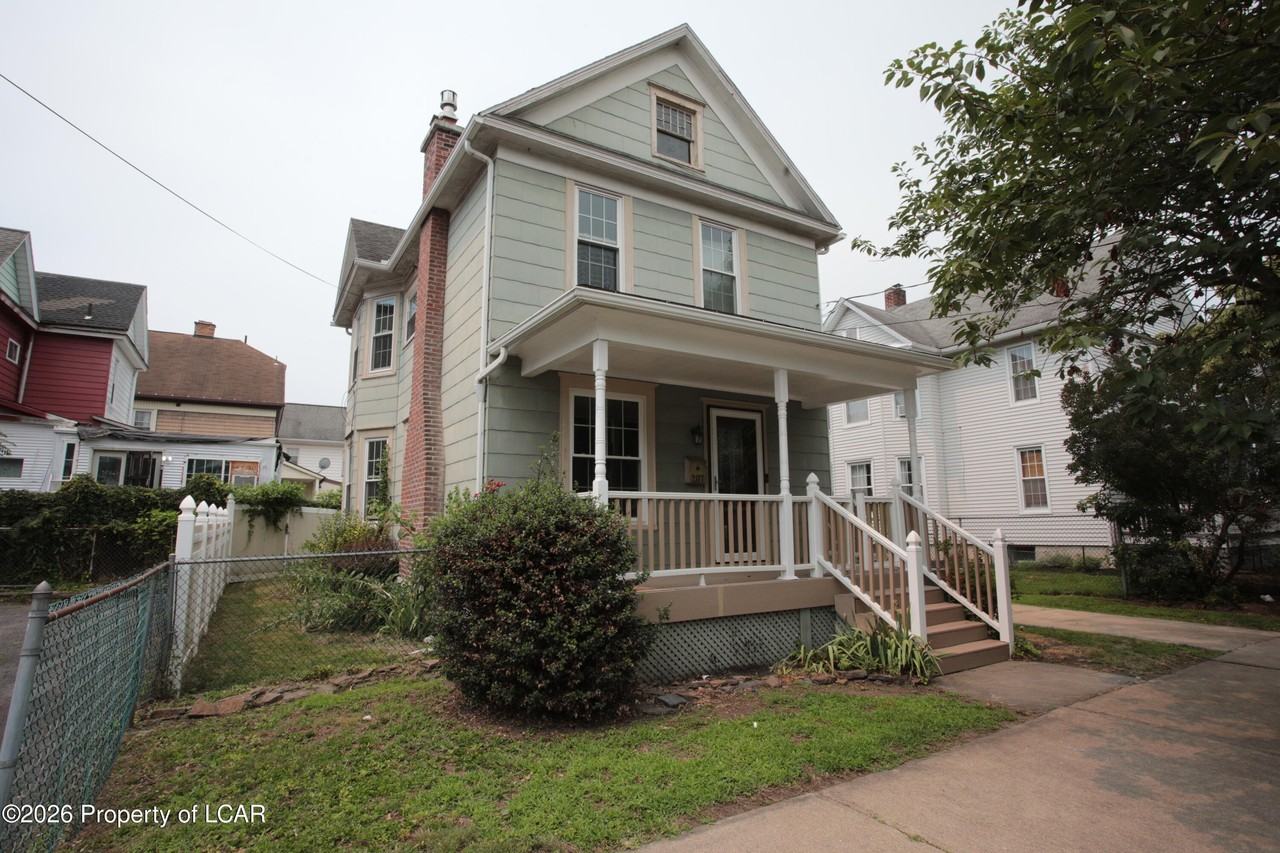 207 Delaware Ave - Photo 4 of 48