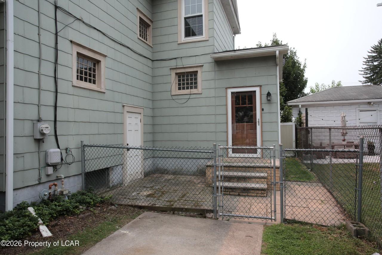 207 Delaware Ave - Photo 6 of 48