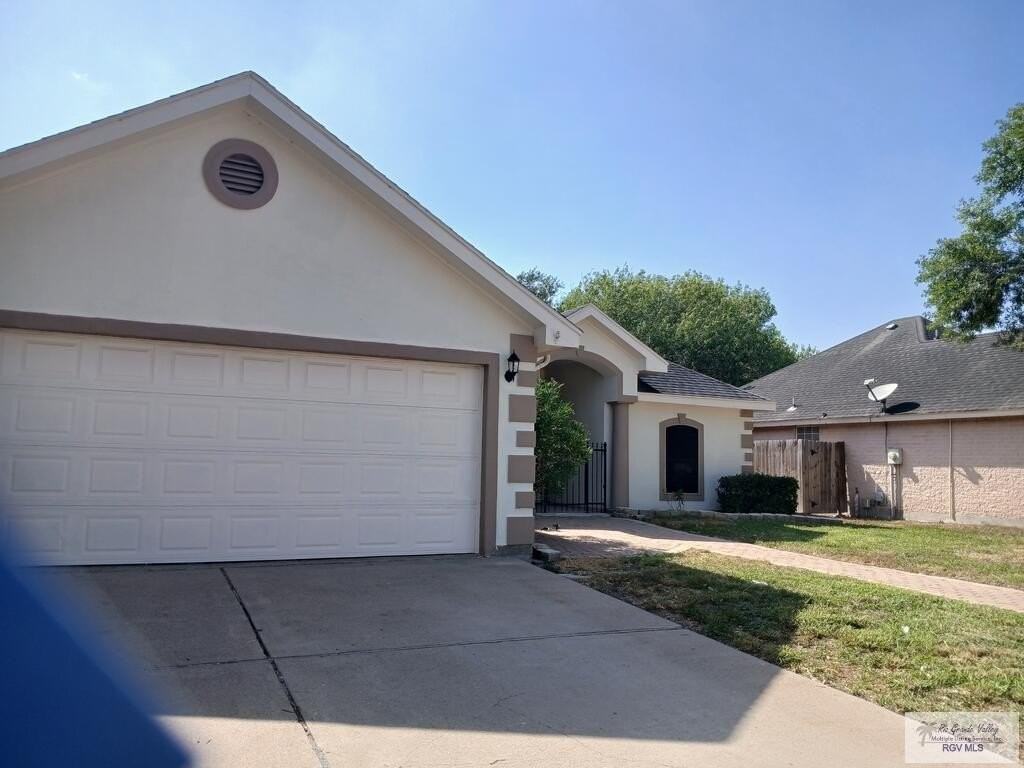 709 Washington Cir - Photo 3 of 35