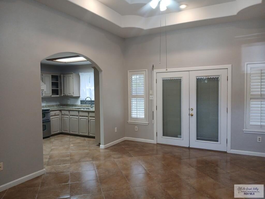 709 Washington Cir - Photo 5 of 35