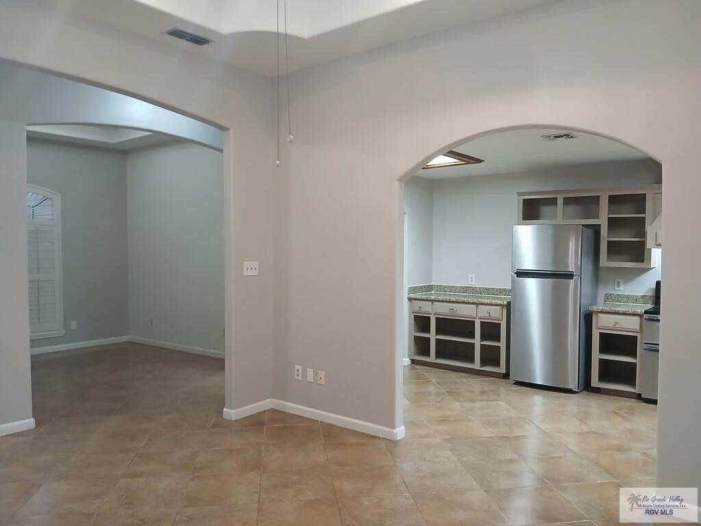 709 Washington Cir - Photo 6 of 35