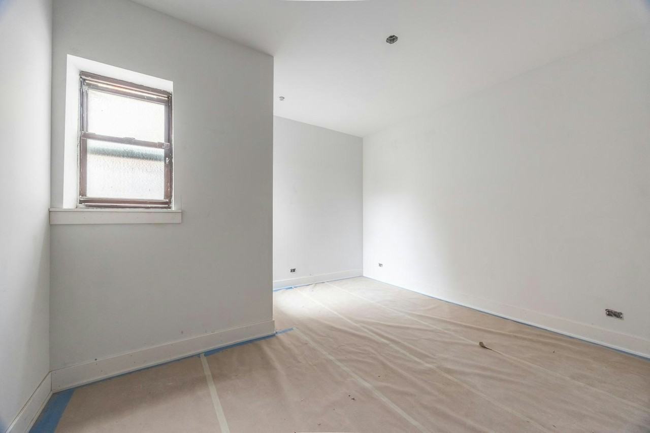 827 West Montrose Avenue, Unit 1 - Photo 4 of 14