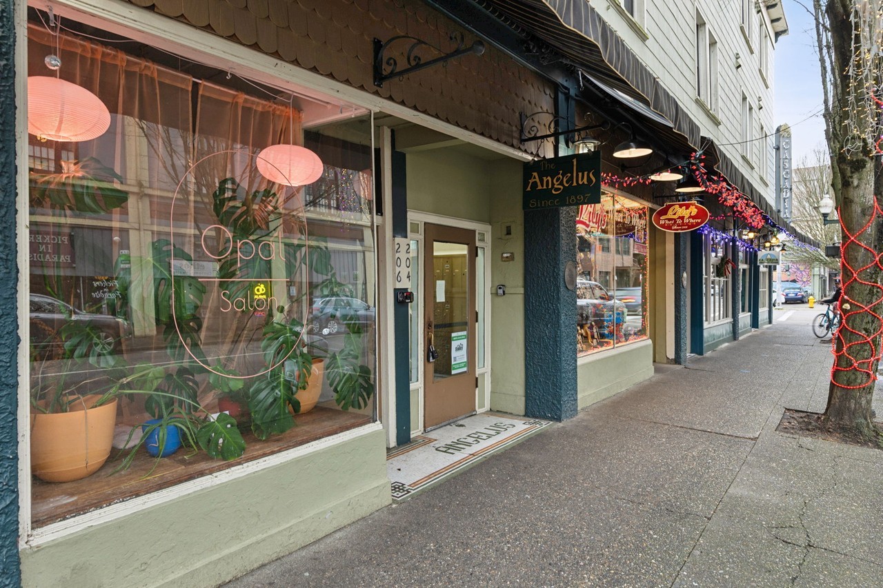 204 4th Ave W - Photo 6 of 37