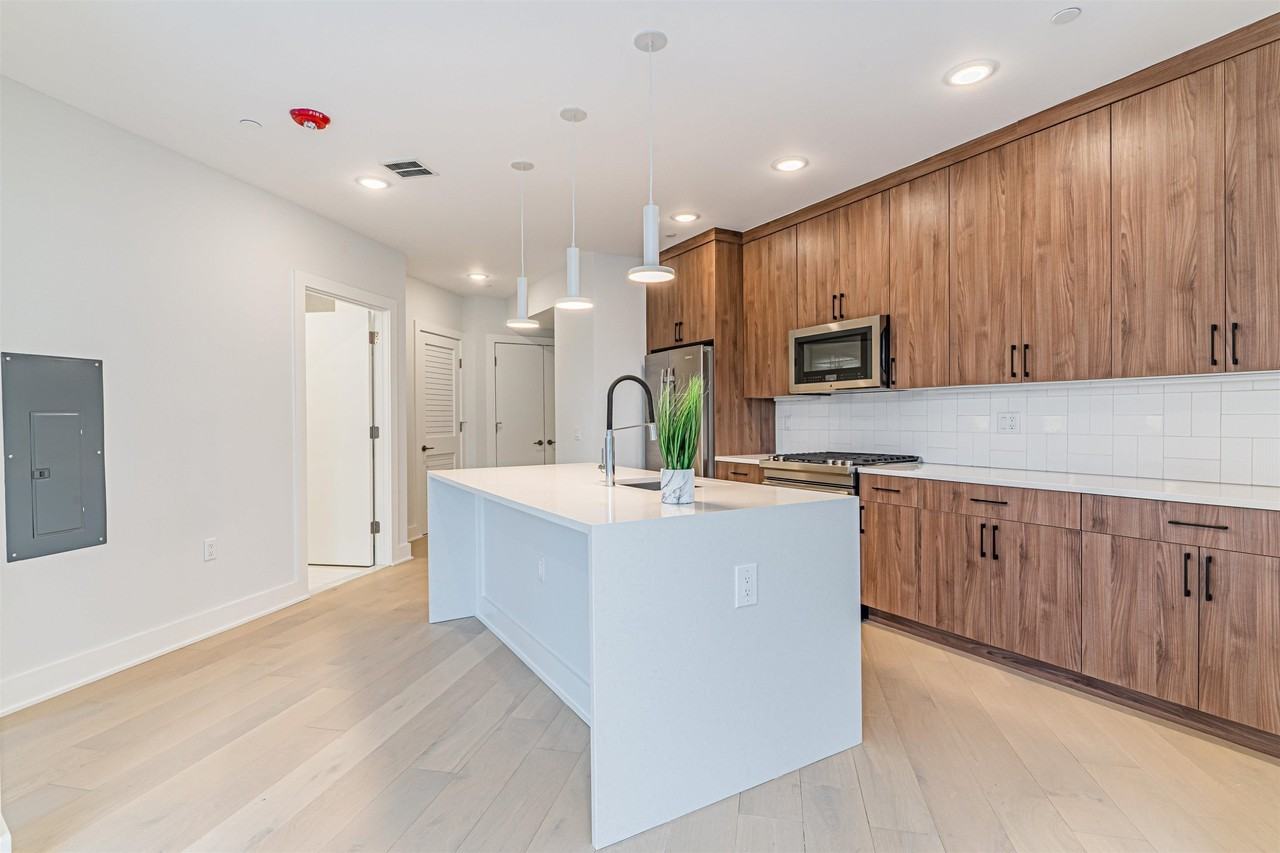 338 Newark Ave #302 - Photo 5 of 16