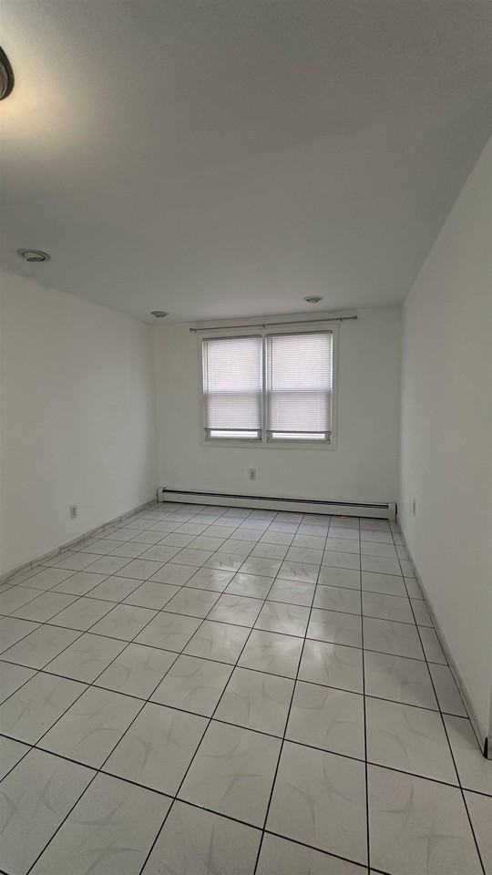 158 W 20th St - Photo 5 of 12