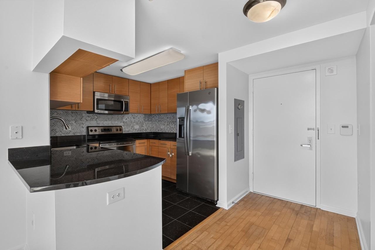 102 Christopher Columbus Dr #601 - Photo 2 of 28