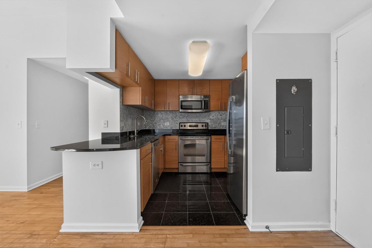 102 Christopher Columbus Dr #601 - Photo 3 of 28
