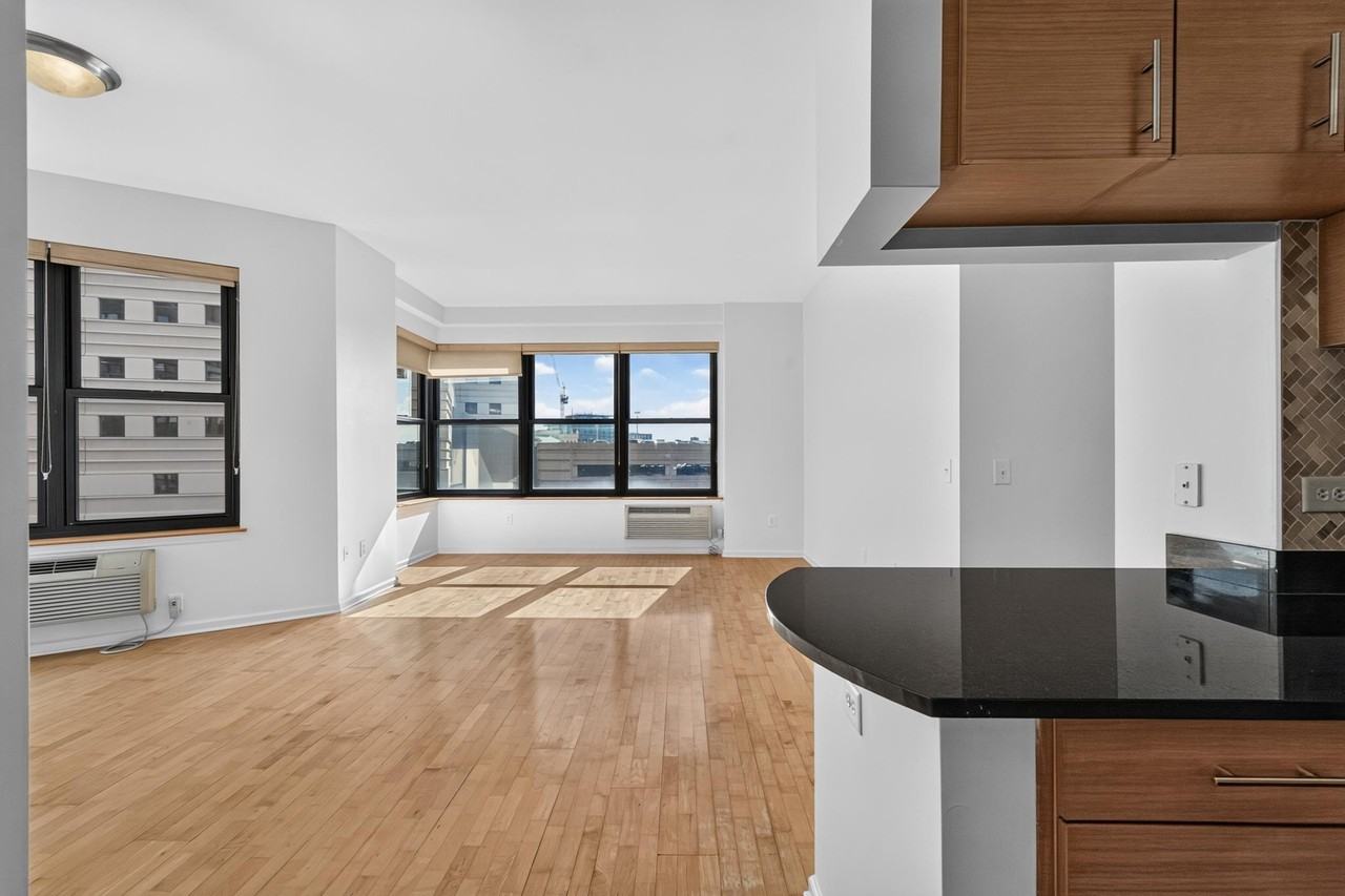 102 Christopher Columbus Dr #601 - Photo 5 of 28
