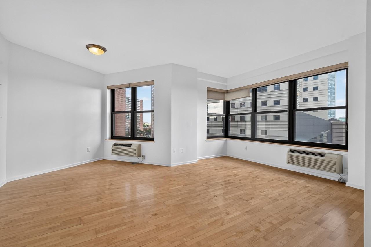 102 Christopher Columbus Dr #601 - Photo 6 of 28