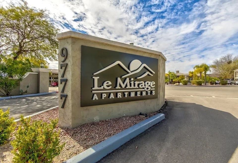 Le Mirage Apartment Homes - Photo 3 of 50