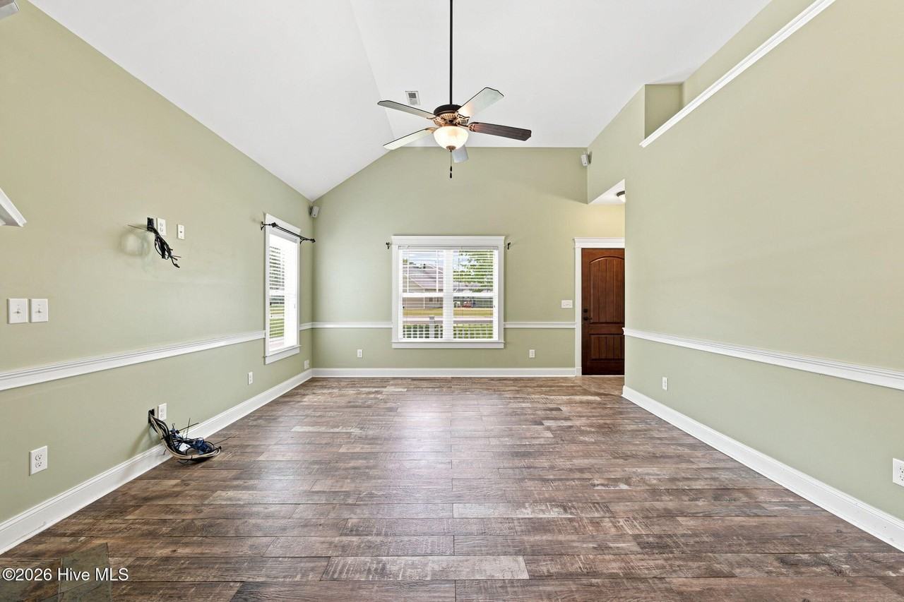 210 Station House Rd - Photo 3 of 33