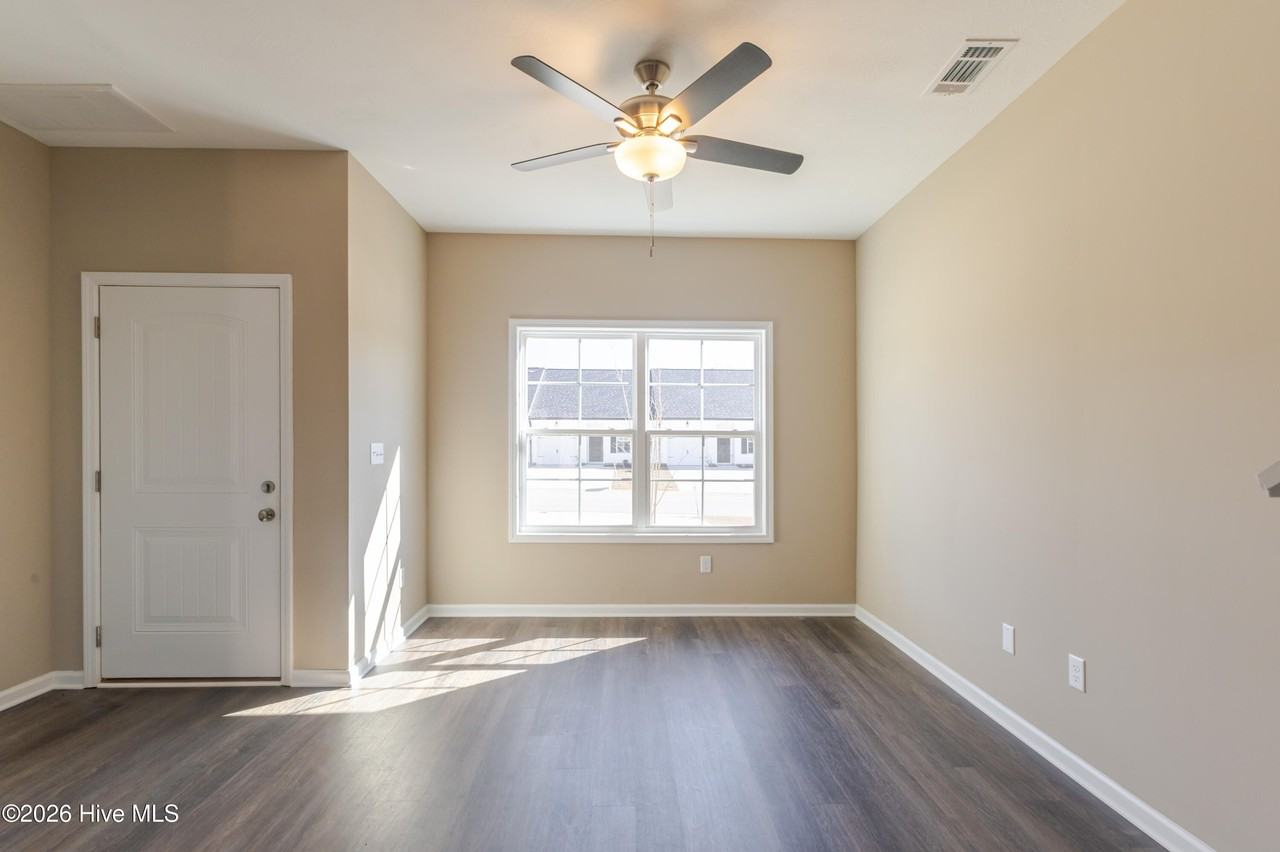 355 Bordeaux Dr - Photo 4 of 19