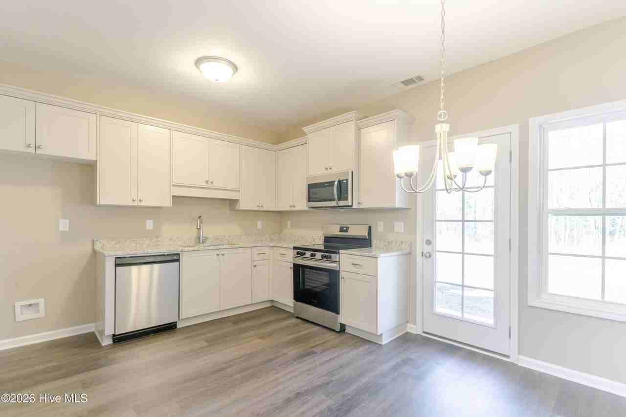 355 Bordeaux Dr - Photo 6 of 19