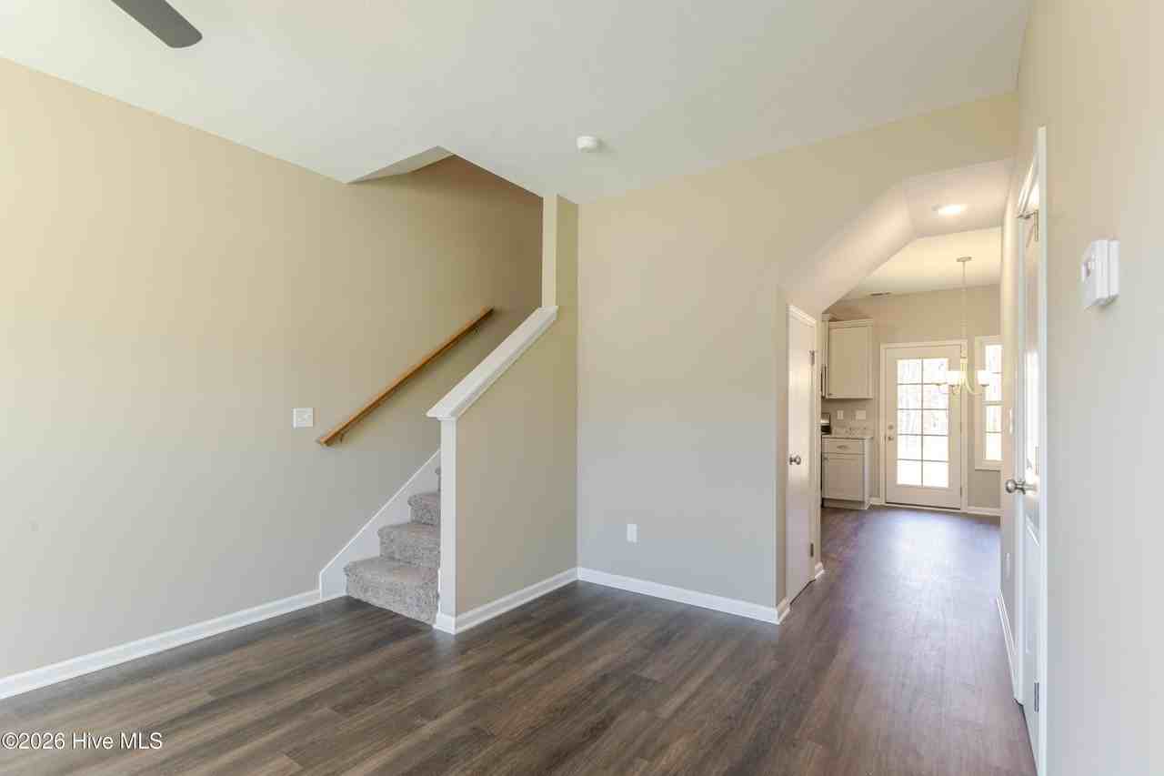 357 Bordeaux Dr - Photo 2 of 19