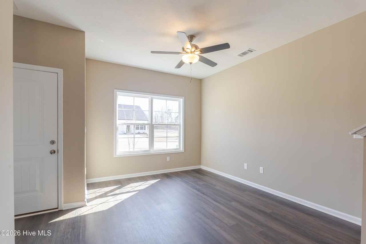 357 Bordeaux Dr - Photo 3 of 19