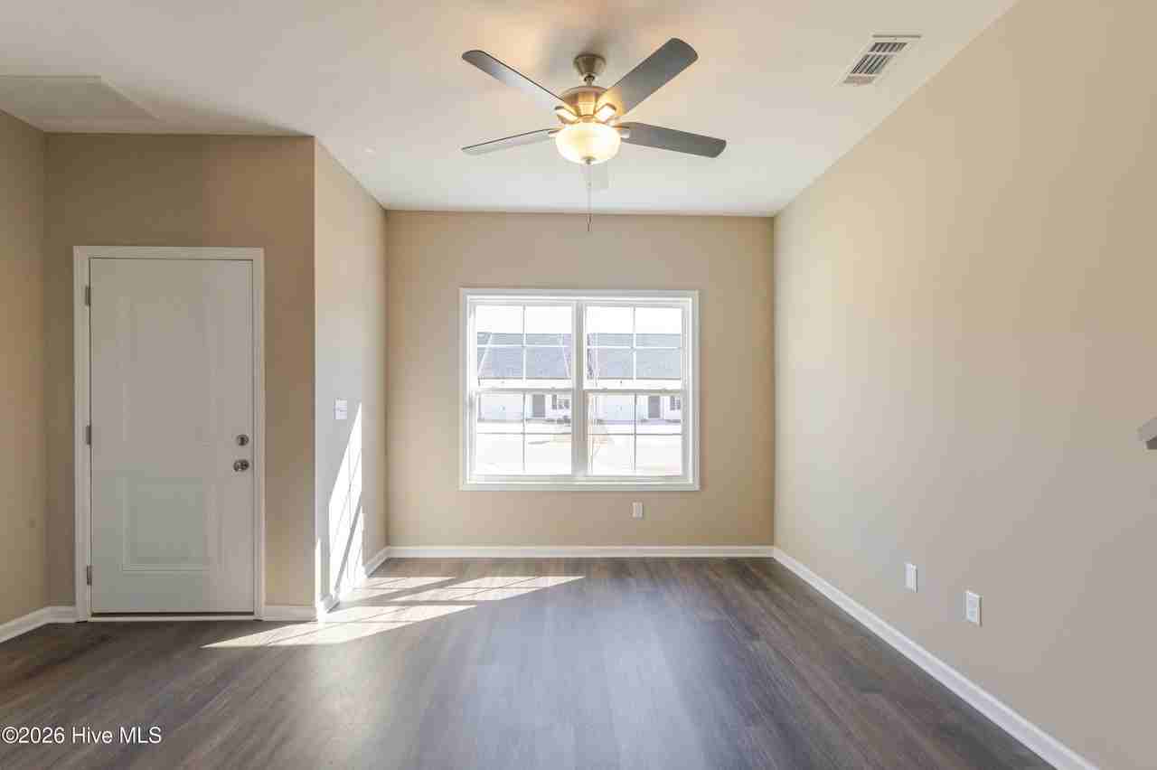 357 Bordeaux Dr - Photo 4 of 19