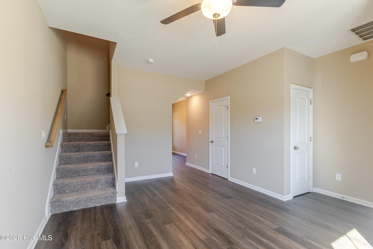 357 Bordeaux Dr - Photo 5 of 19