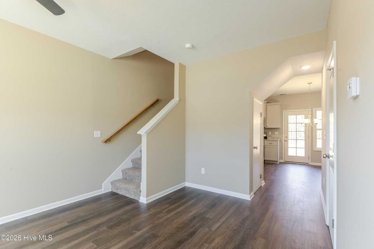 359 Bordeaux Dr - Photo 2 of 19