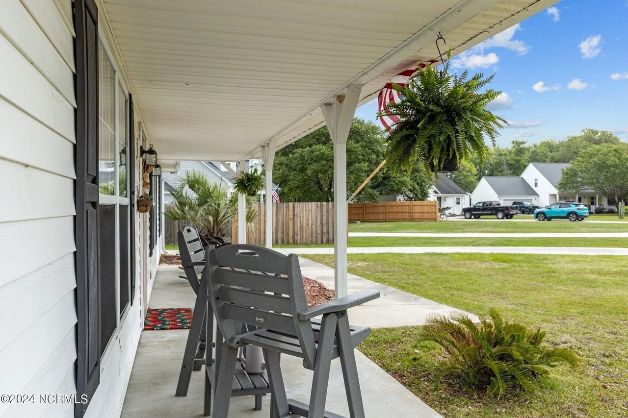 177 Avis Dr - Photo 4 of 49